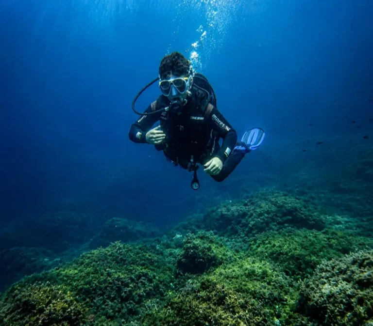 Alumno de Buceo España durante una inmersión